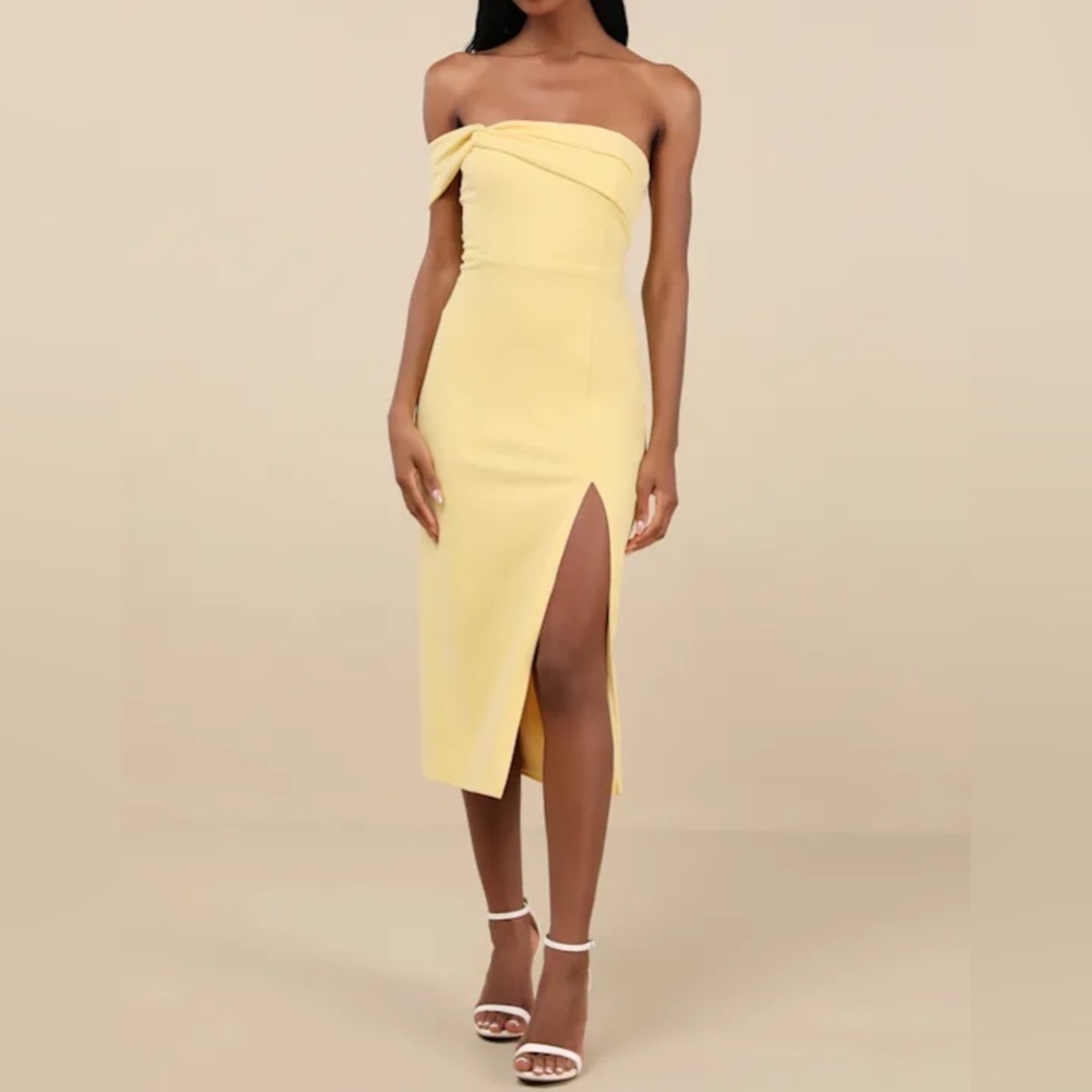 ⚡️NWOT⚡️Twist and Make Up Light Yellow One Shoulder Bodycon Dress